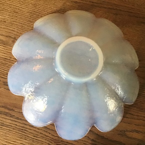 Very Large Glass Hand Blown Signed Murano  Petal Bowl in Iridescent White - Picture 7 of 9